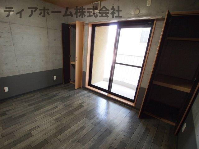 大和高田市大字礒野のタウンの洋室|落ち着いた色調の洋室です