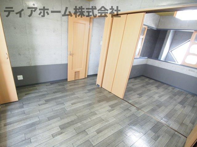 大和高田市大字礒野のタウンの洋室|落ち着いた色調の洋室です