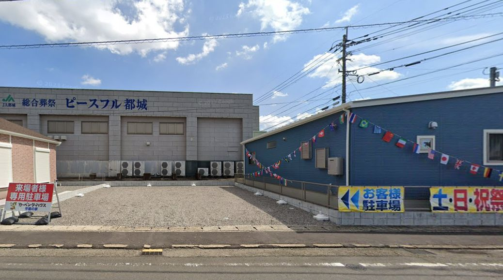 都城市一万城町の中古一戸建の駐車場