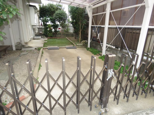 川越市山田　4LDK+カースペース付き　ペット相談　一戸建て貸家の駐車場