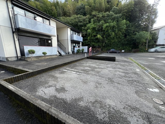 ヴィラ坂本の駐車場
