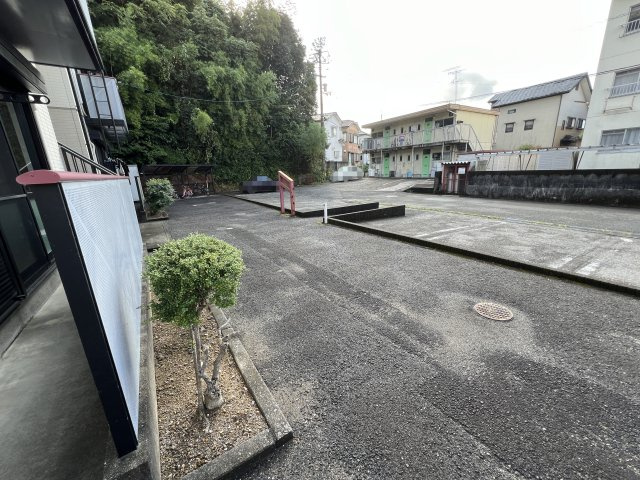 ヴィラ坂本の駐車場