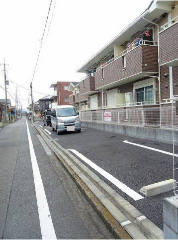 フォンターナ・セレノの駐車場