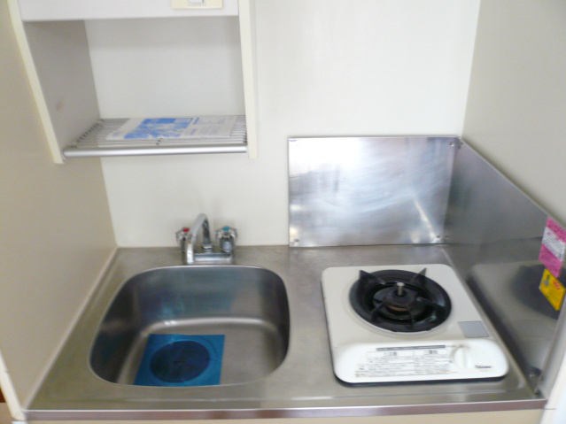 ダイアパレス皆実町のキッチン|コンパクトなキッチンで掃除もラクラク