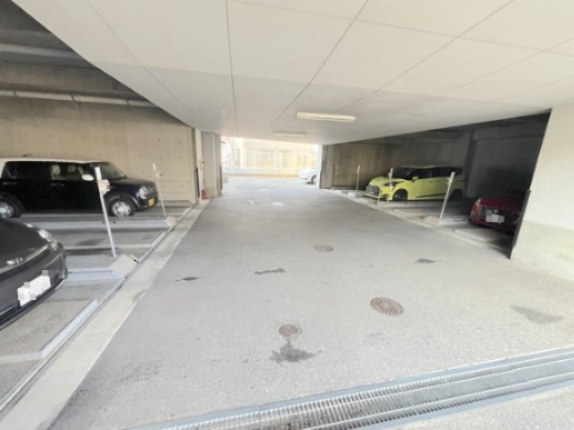 エイルスクエア春日の駐車場