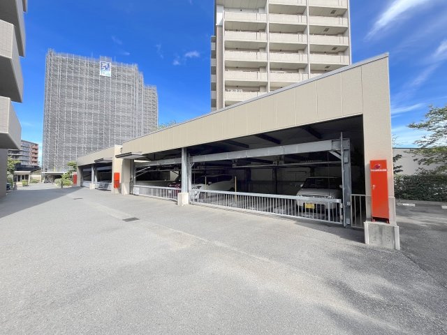 アイランドシティ・ヴェルデコートＩ区１番館の駐車場