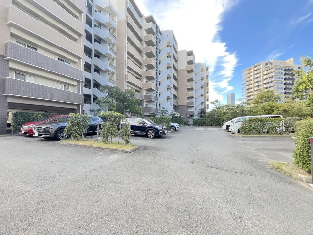 アイランドシティ・ヴェルデコートＩ区１番館の駐車場