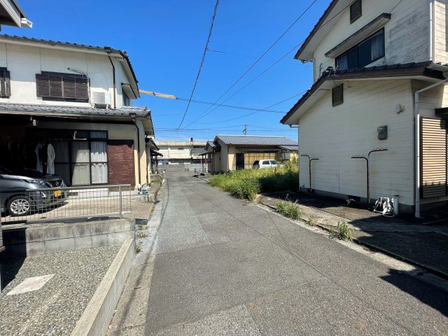 出町　中古の前面道路含む現地写真