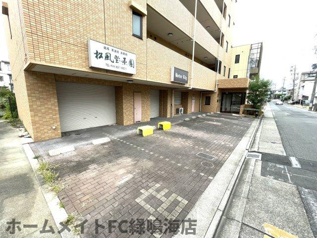 呼続店舗の駐車場