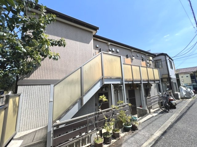 落ち着いた雰囲気の外観です