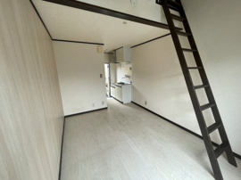 ゆったり過ごせる居間です