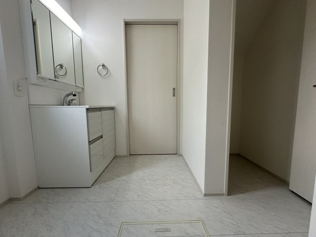 平塚市南金目　広々庭付き戸建の脱衣所