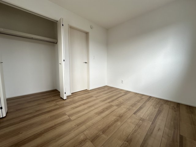 平塚市南金目　広々庭付き戸建の洋室