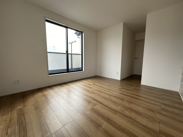 平塚市南金目　広々庭付き戸建の洋室