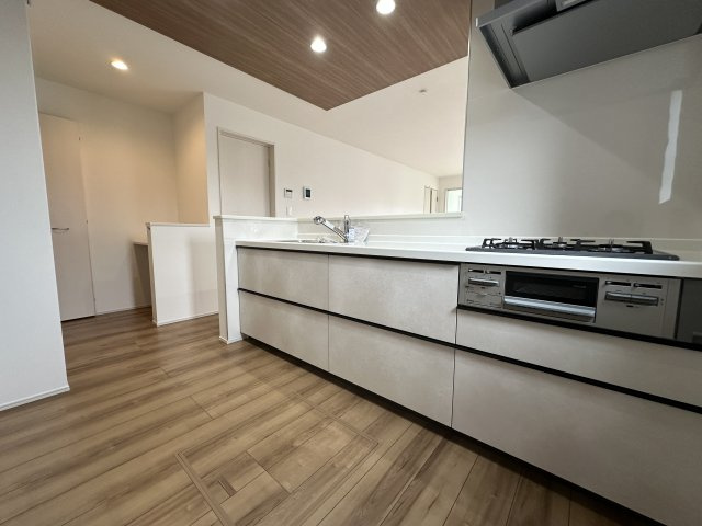 平塚市南金目　広々庭付き戸建のキッチン