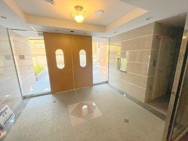 エクセレント上新20のエントランス