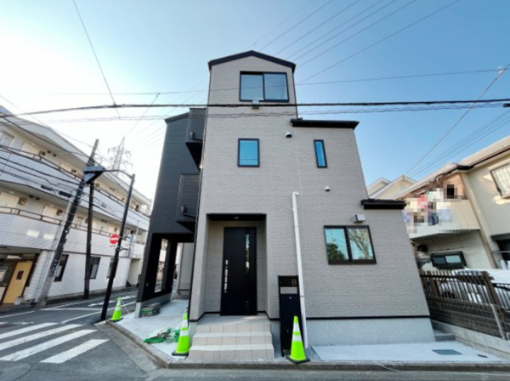 祝：成約済み　八王子市　平岡町　新築戸建て　２３−２期の外観|角地で開放的な立地。向かいの道路には公園があります。～仲介手数料無料☆八王子ひなた不動産～八王子市平岡町　新築戸建て