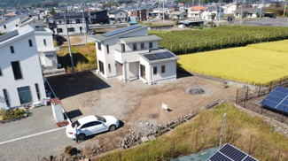 【外観】 | 南アルプス市鮎沢　平成25年築中古戸建 敷地175坪 太陽光パネル　オール電化住宅