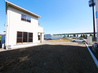 【外観】 | 南側建物と距離が離れているので日当たり良好です。