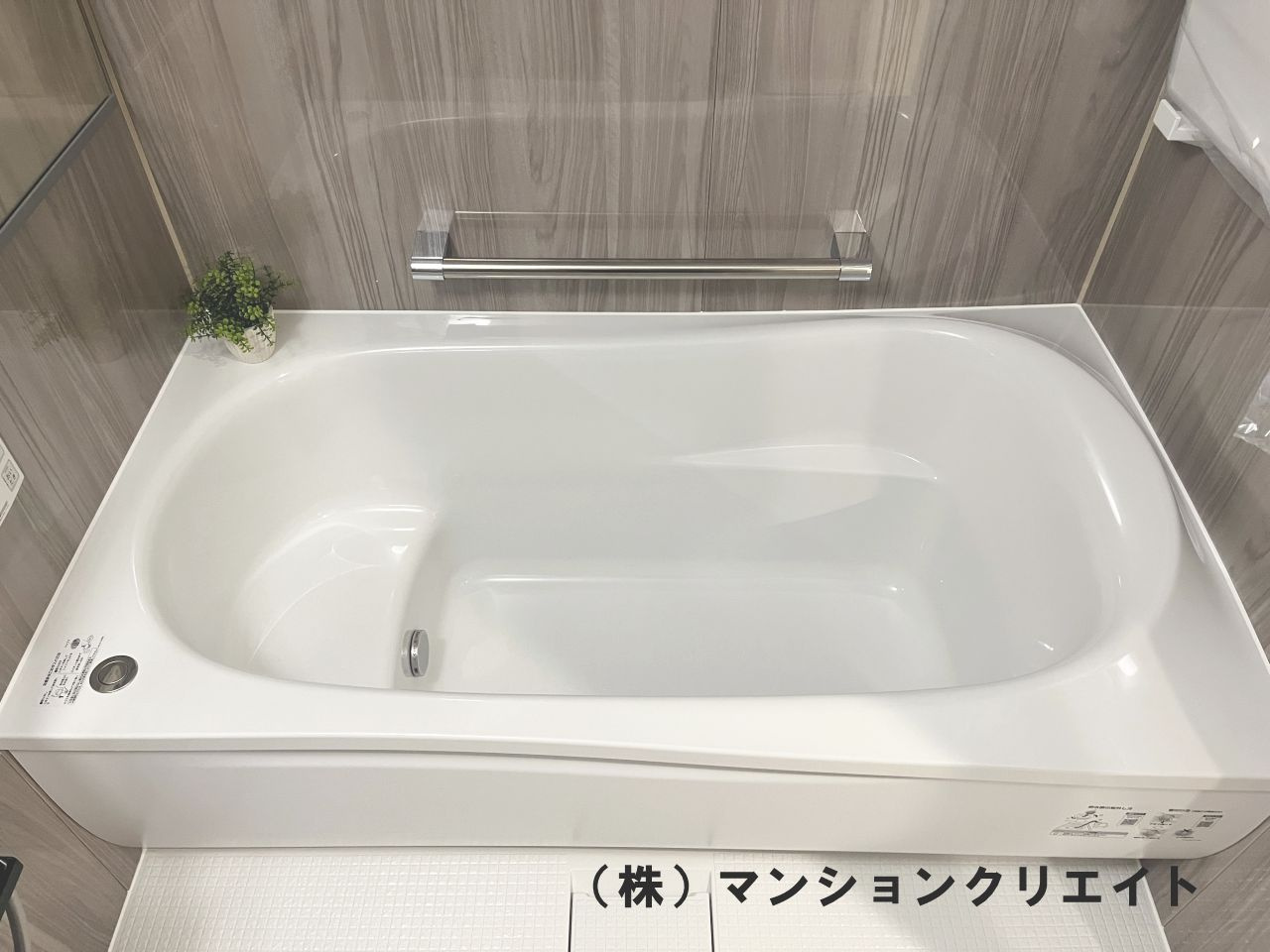 シンフォニアガーデン福井の浴室|ステップ付き浴槽
