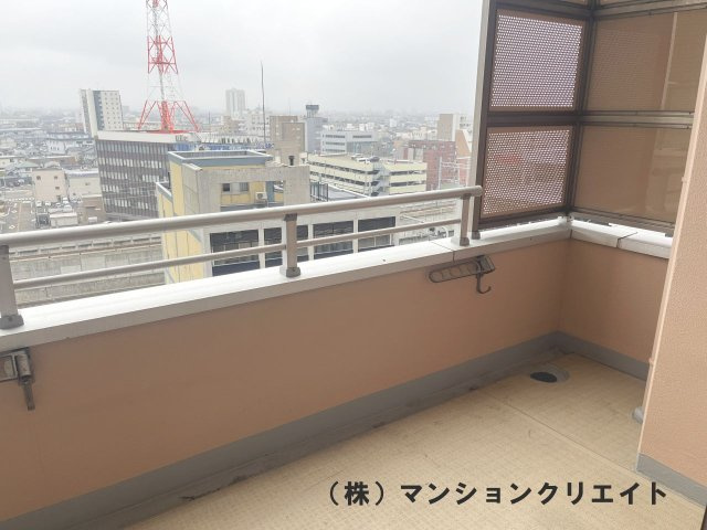 シンフォニアガーデン福井のバルコニー|L字型の広いバルコニーです（南東向き）