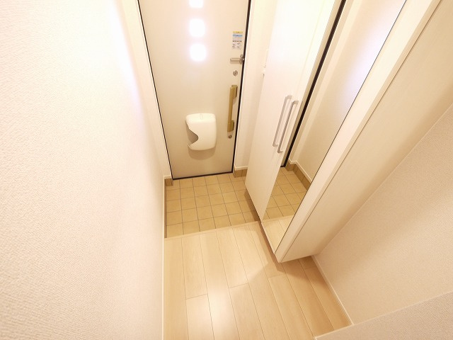 アザレアツインズの玄関|収納もある玄関です