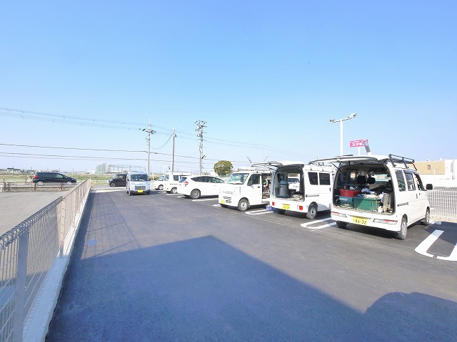 アザレアツインズの駐車場|車をお持ちの方に嬉しい駐車場付きの物件です
