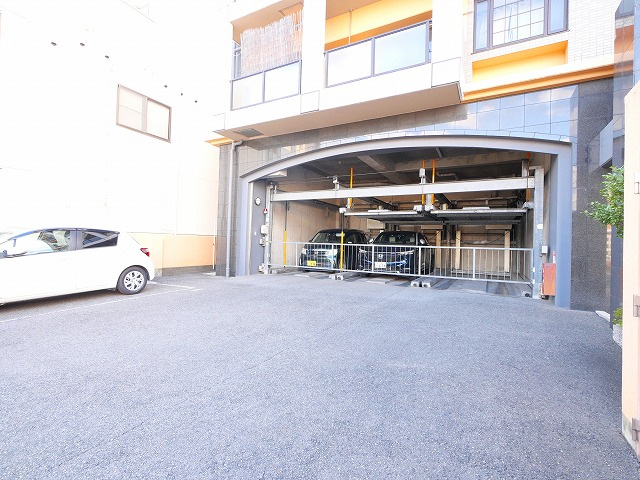クレール郡山筒井の駐車場