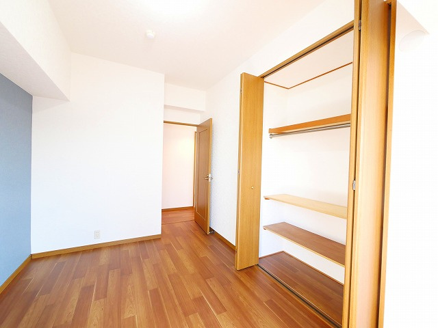 クレール郡山筒井の洋室