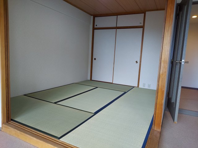 ラ・ビスタ宝塚サウステラス2番館の和室|和室約6帖