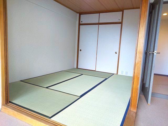 ラ・ビスタ宝塚サウステラス2番館の和室|和室約6帖