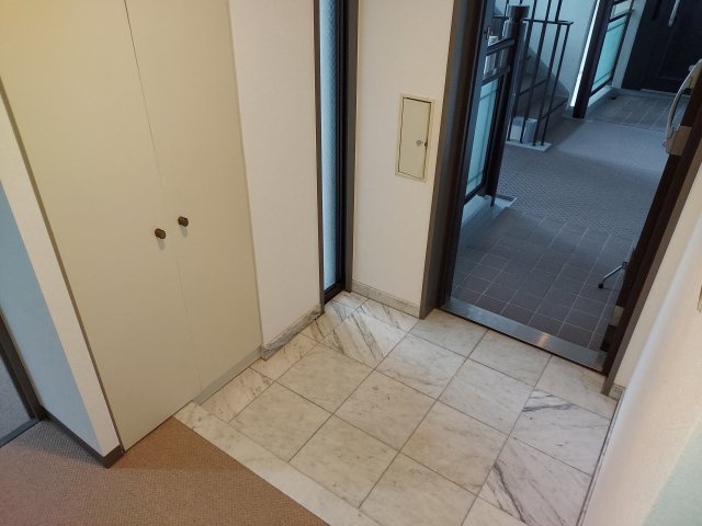 ラ・ビスタ宝塚サウステラス2番館の玄関
