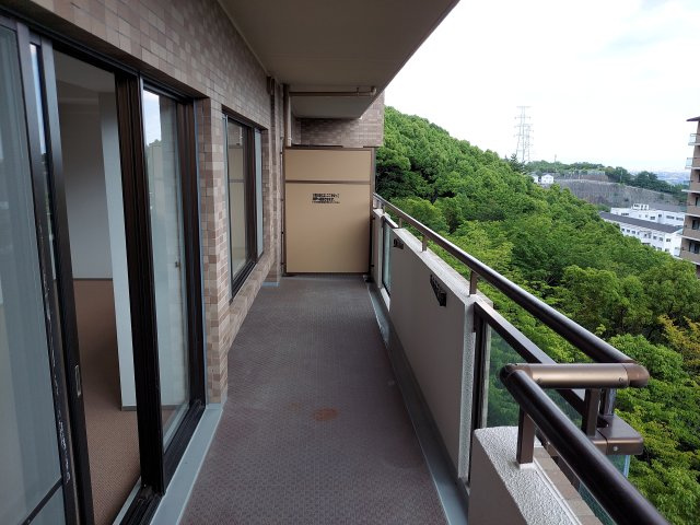 ラ・ビスタ宝塚サウステラス2番館のバルコニー|南向きバルコニーにつき陽当り良好