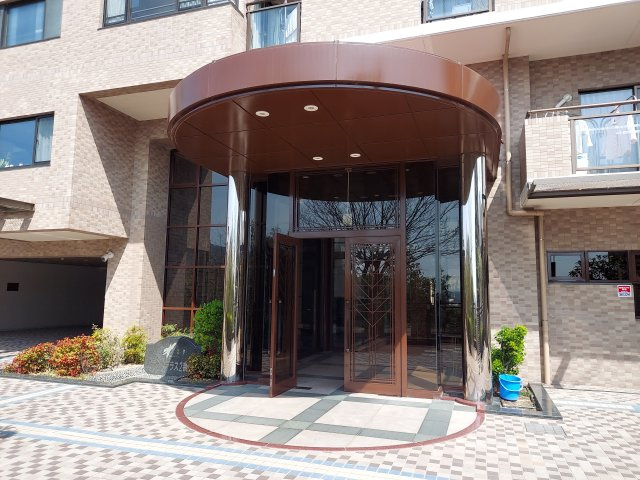 ラ・ビスタ宝塚サウステラス2番館のエントランス