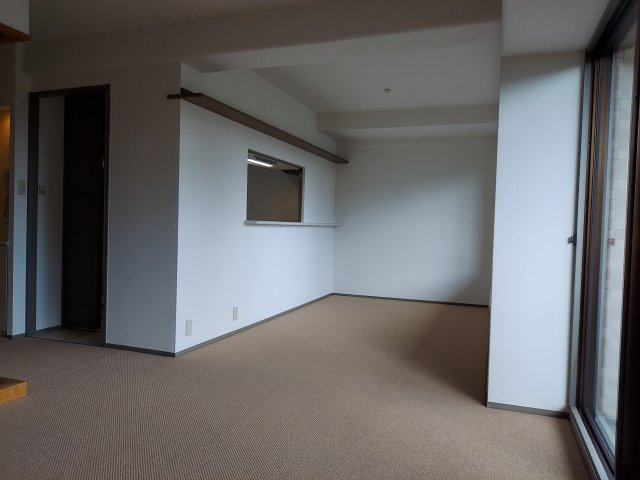 ラ・ビスタ宝塚サウステラス2番館の居間・リビング