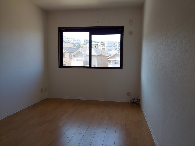 サーパス逆瀬川の洋室|洋室約6.5帖