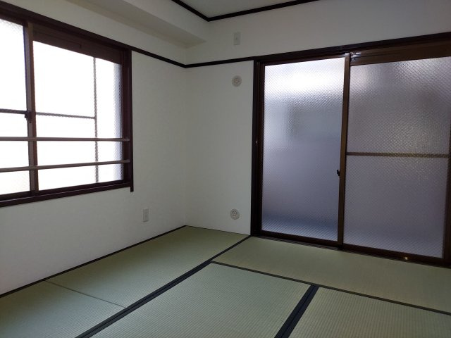 グラン・ドムール宝塚売布南の和室|和室約6帖