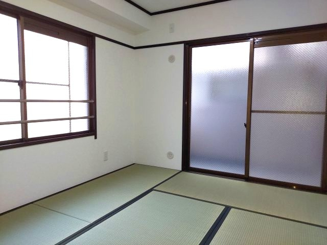 グラン・ドムール宝塚売布南の和室|和室約6帖