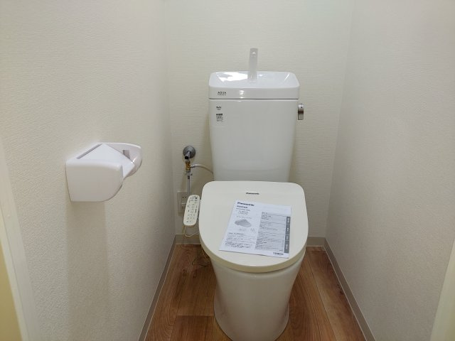 グラン・ドムール宝塚売布南のトイレ|温水洗浄便座付き