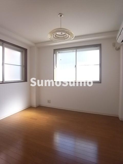 上沢ハイツの居間・リビング|こちらの居間で趣味の時間をお楽しみください