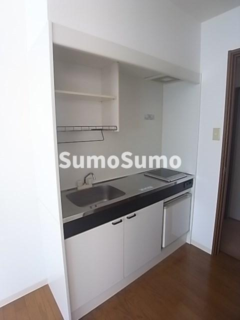 上沢ハイツのキッチン|コンパクトなキッチンで掃除もラクラク