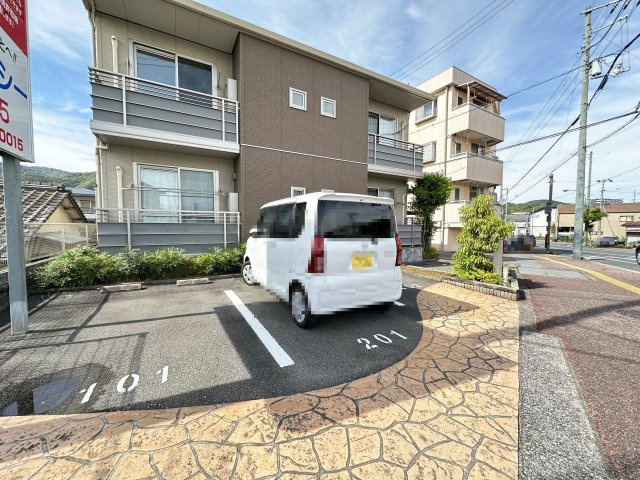 シャーメゾン プリマヴェーラの駐車場