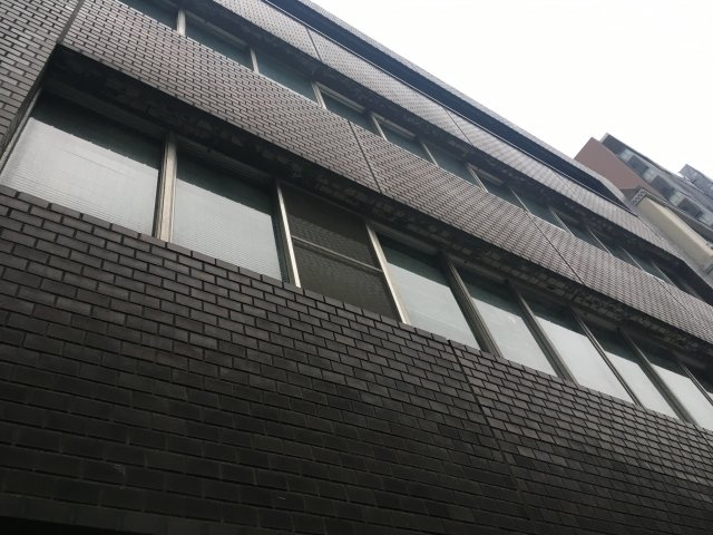 京桜興産ビルの外観