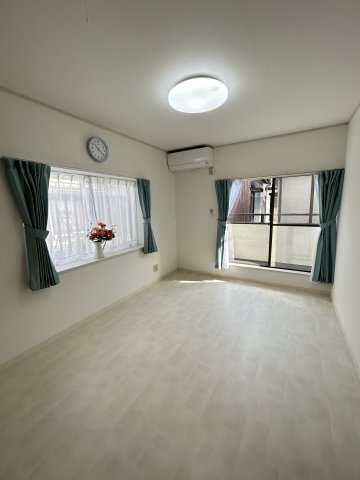 栄２－４－９貸家　の洋室