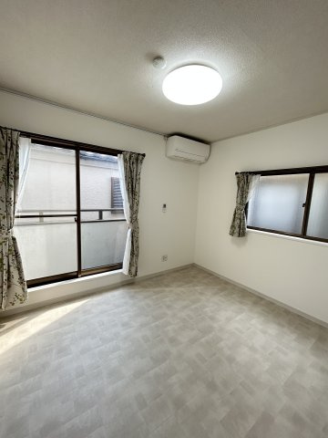 栄２－４－９貸家　の洋室