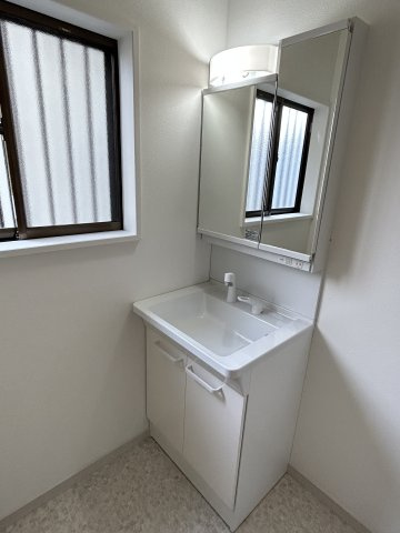 栄２－４－９貸家　の洗面所|洗面化粧台は新品です