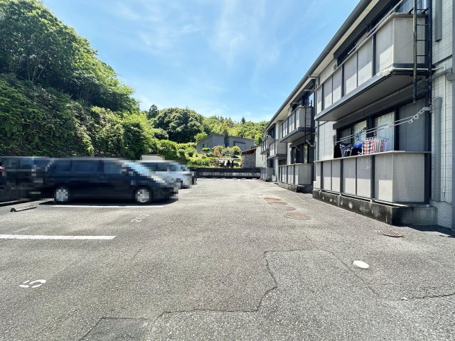 ハイツ長畠の駐車場