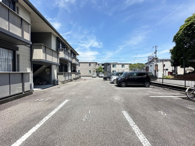 ハイツ長畠の駐車場