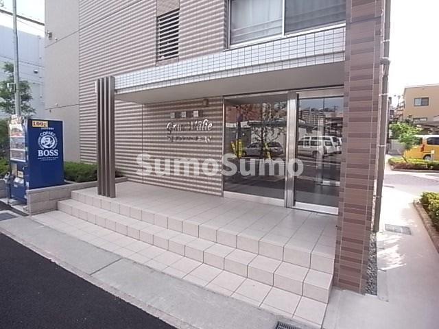 神戸市灘区新在家南町４丁目の賃貸マンションのエントランス