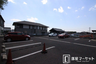 【駐車場】